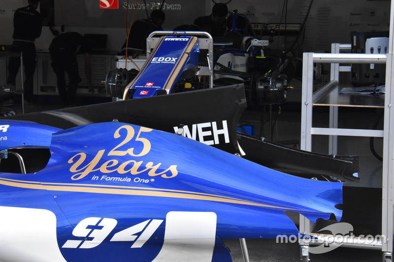 Sauber C36, engine cover