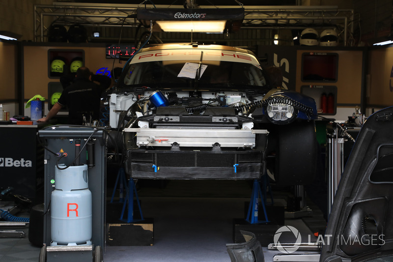 #80 Ebimotors Porsche 911 RSR