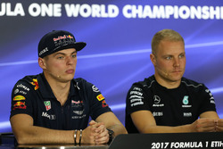 Max Verstappen, Red Bull Racing ve Valtteri Bottas, Mercedes AMG F1 basın toplantısında