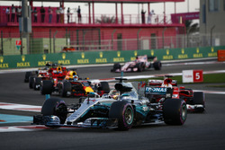 Lewis Hamilton, Mercedes AMG F1 W08, Sebastian Vettel, Ferrari SF70H, Daniel Ricciardo, Red Bull Rac