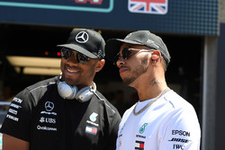 Lewis Hamilton, Mercedes-AMG F1 and Seattle Seahawks Quarterback Russell Wilson (USA)