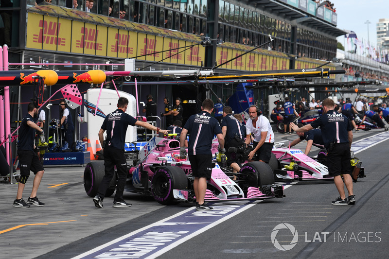 Esteban Ocon, Force India VJM11 e Sergio Perez, Force India VJM11