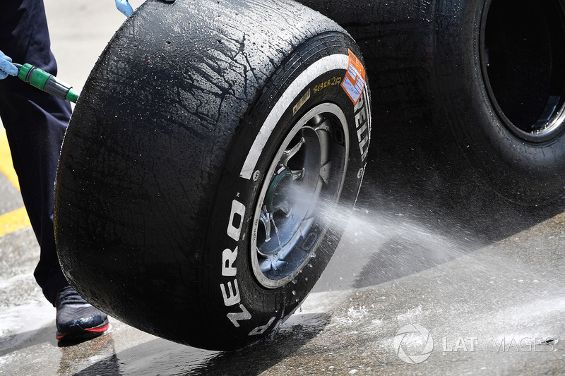 Los neumáticos Pirelli son lavados