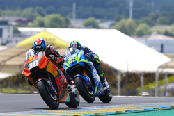 Bradley Smith, Red Bull KTM Factory Racing; Andrea Iannone, Team Suzuki MotoGP