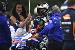 Jorge Lorenzo, Yamaha Factory Racing met gridgirl