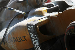 De uitgebrande auto van Kevin Magnussen, Renault Sport F1 Team RS16