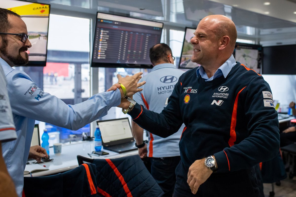 Andrea Adamo, prinsipal Hyundai Motorsport saat merayakan kemenangan timnya