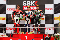Подіум: переможец гонки Нікі Хейден, Honda WSBK Team, друге місце Давіде Джуліано, Ducati Team, трет