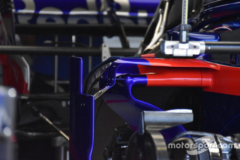 Бокові понтони Scuderia Toro Rosso STR13