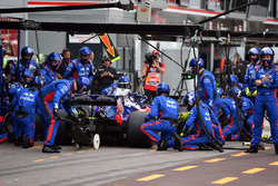 Pierre Gasly, Scuderia Toro Rosso STR13, pit stop