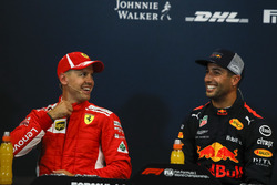 Sebastian Vettel, Ferrari y Daniel Ricciardo, Red Bull Racing en la conferencia de prensa