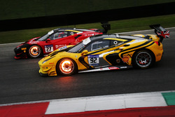 #92 Stratstone Ferrari Ferrari 488: Sam Smeeth, #27 Rossocorsa - Pellin Racing Ferrari 488: Alessandro Vezzoni