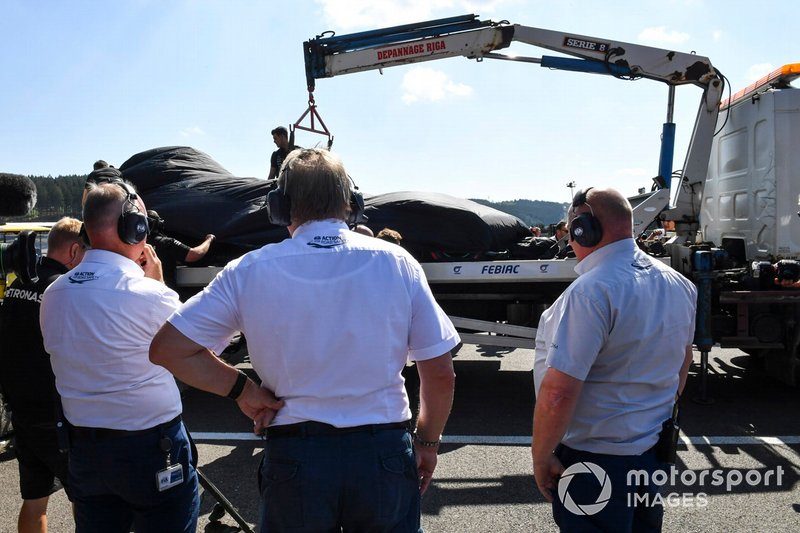 La monoposto di Lewis Hamilton, Mercedes F1 AMG W10, dopo l'incidente
