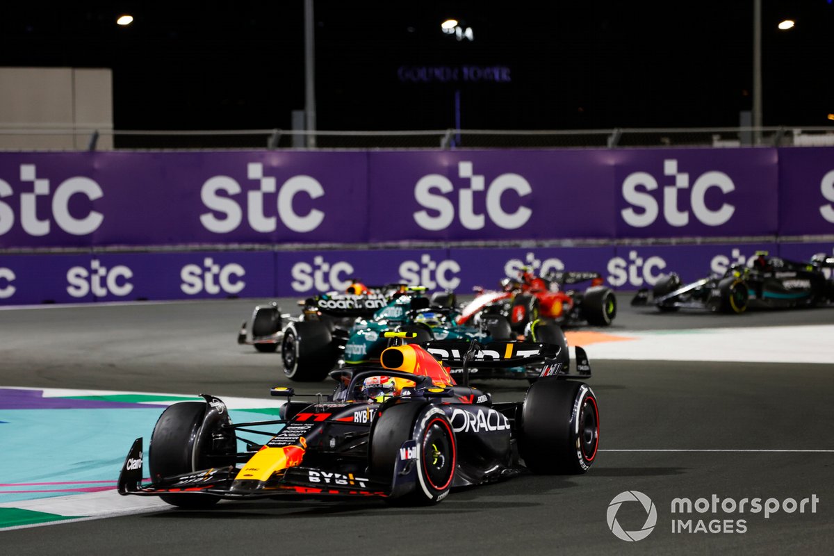 Sergio Pérez, Red Bull Racing RB19, Fernando Alonso, Aston Martin AMR23