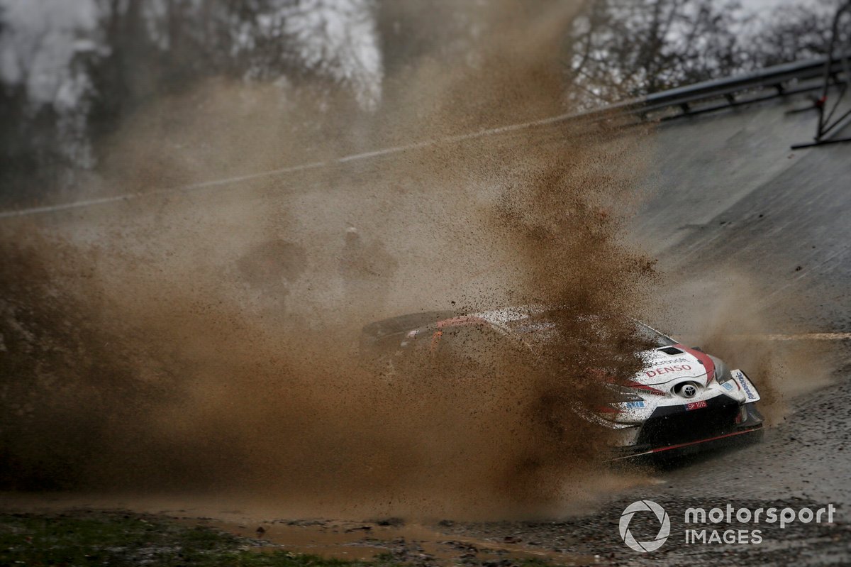 Pereli Toyota Gazoo Racing, Sebastien Ogier, dan navigatornya, Julien Ingrassia, saat melibas jalur berlumpur dalam Reli Monza 2020.