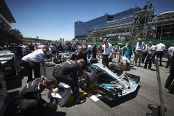 The Mercedes team prepare the car of Valtteri Bottas, Mercedes AMG F1 W08