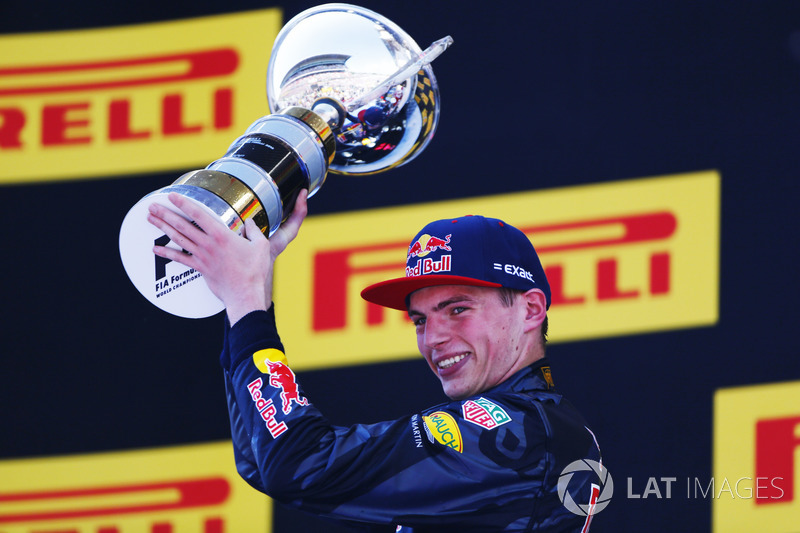 Max Verstappen, Red Bull Racing, saat merebut kemenangan pertamanya di F1 pada GP Spanyol 2016.