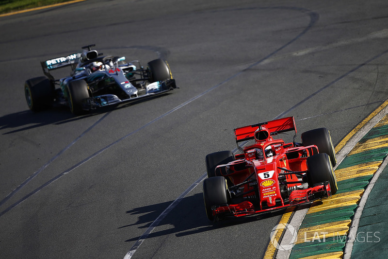 Sebastian Vettel, Ferrari SF71H ve Lewis Hamilton, Mercedes AMG F1 W09