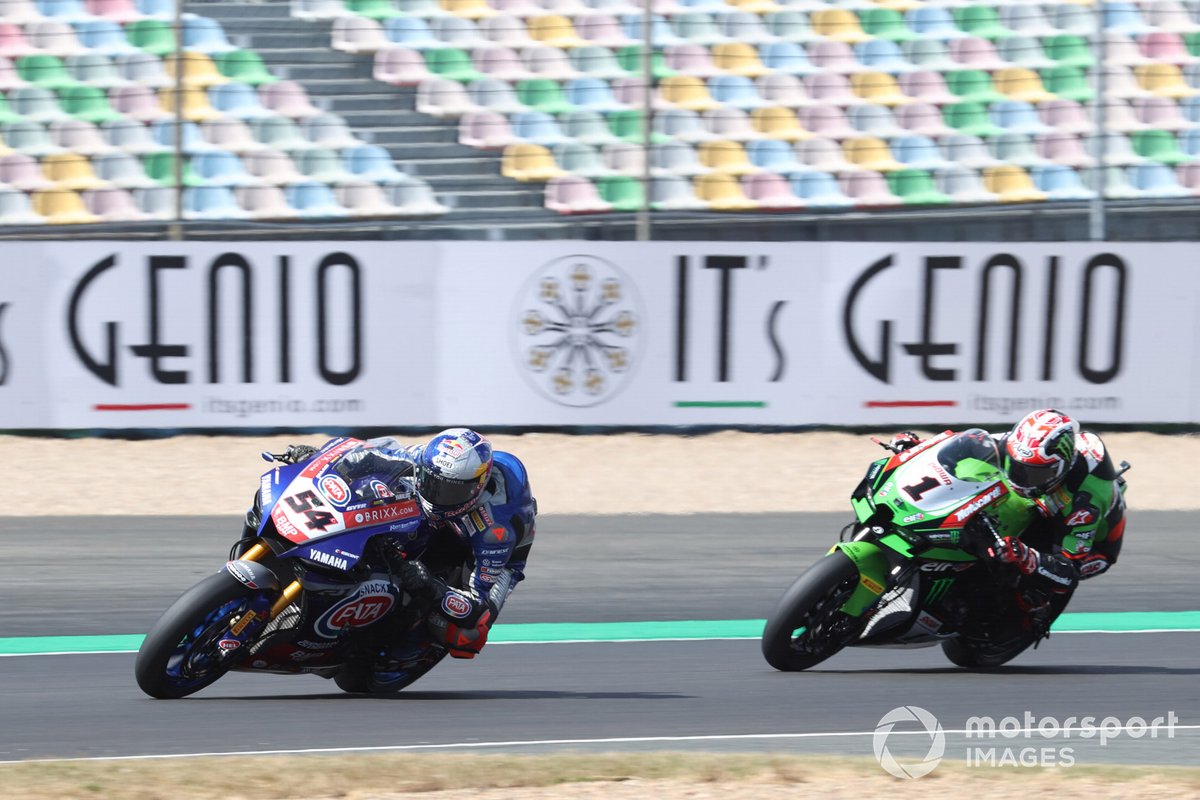 Toprak Razgatlioglu, PATA Yamaha WorldSBK Team, Jonathan Rea, Kawasaki Racing Team WorldSBK saat berduel di Race 2 WSBK Prancis.