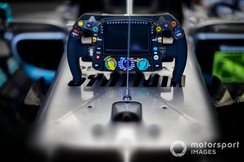 Руль Mercedes AMG F1 W10