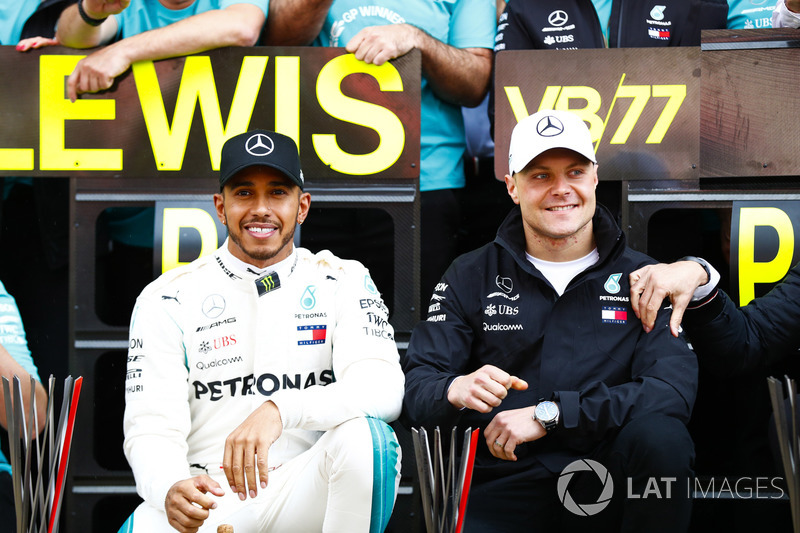 Hamilton tarolt a Mercedesszel Barcelonában - F1 2018