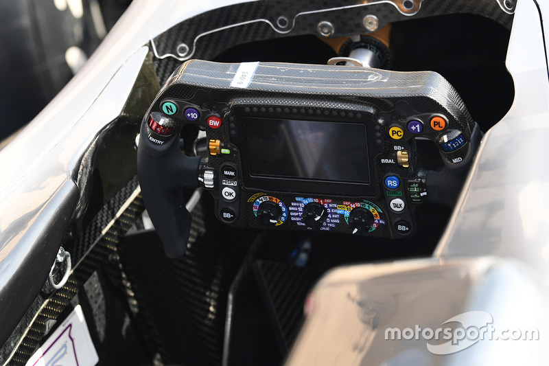 Mercedes AMG F1 W08, volante