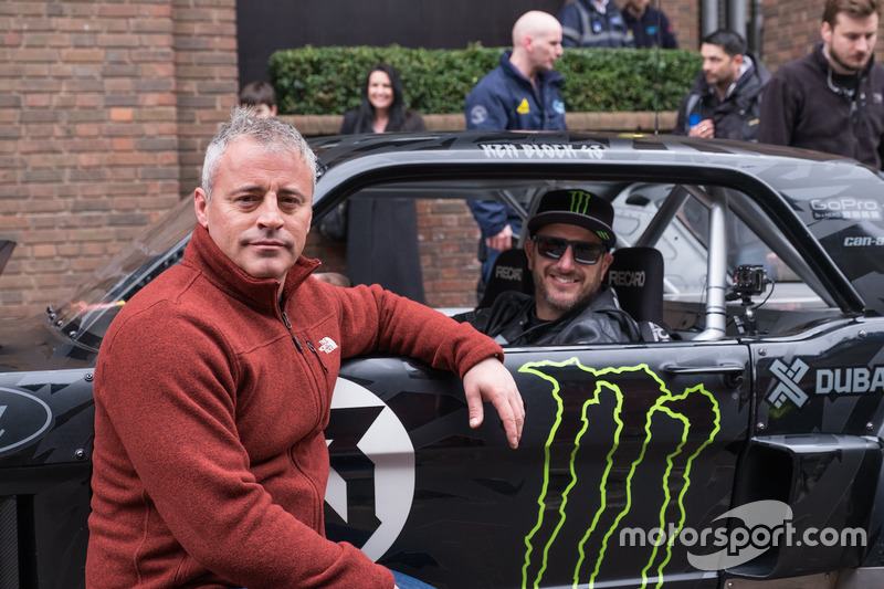 Matt LeBlanc en Ken Block starten de Hoonicorn