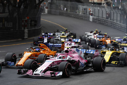 Естебан Окон, Force India VJM11, Фернандо Алонсо, McLaren MCL33, Карлос Сайнс-мол., Renault