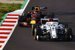 Marcus Ericsson, Sauber C37, Max Verstappen, Red Bull Racing RB14