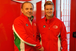 Mick Schumacher met Angelo Rosin, teambaas Prema