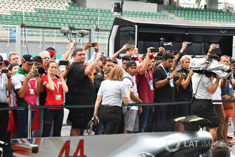 F1 in Schools students in pit lane