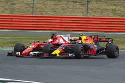 Max Verstappen, Red Bull Racing RB13, Sebastian Vettel, Ferrari SF70H