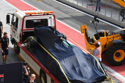 Daniel Ricciardo, Red Bull Racing RB13 is recovered to the pits
