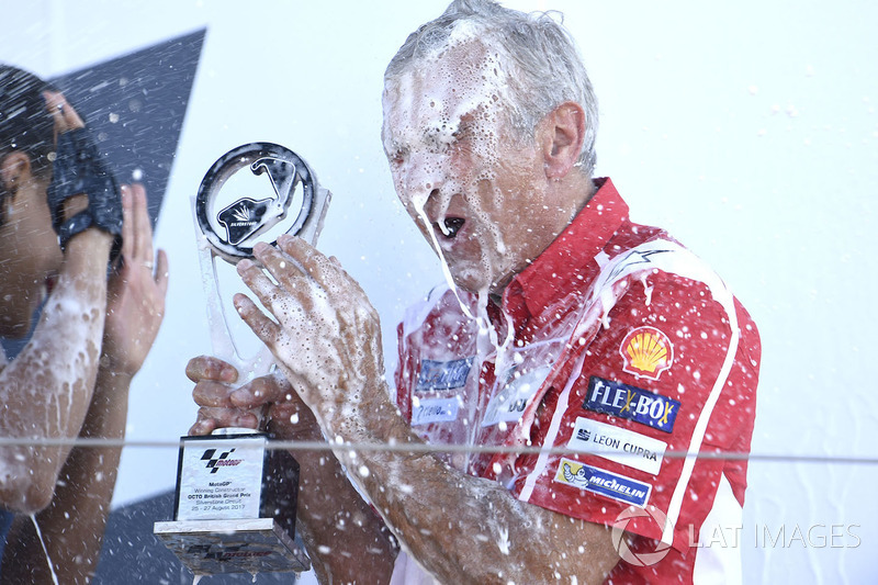 Подіум: Давіде Тардоцці, керівник команди Ducati Team