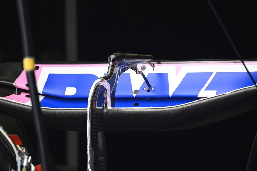 Alpine A523 detalle del alerón trasero y del actuador del DRS