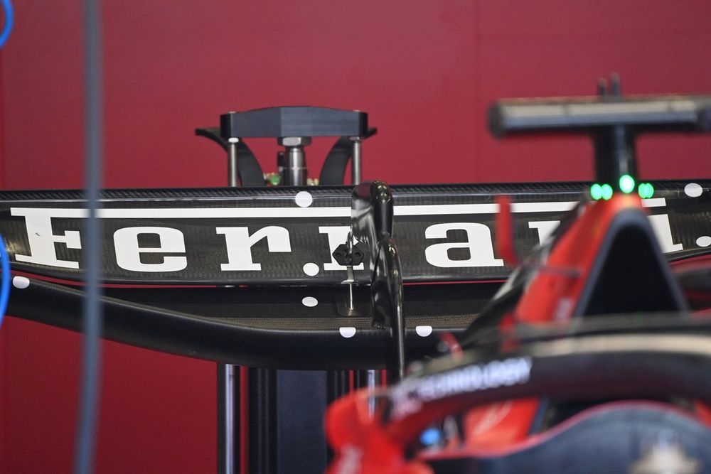 Ferrari SF-23 detalle del alerón trasero y del actuador del DRS