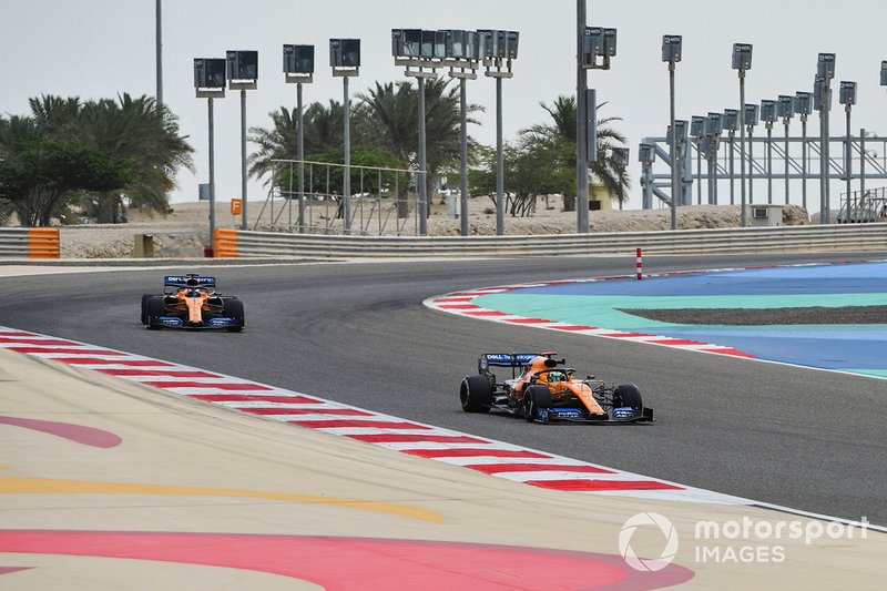 Lando Norris és Carlos Sainz Jr. a McLaren MCL34 volánjánál