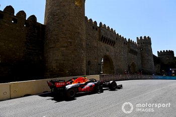 Perez voor Verstappen in tweede training GP van Azerbeidzjan