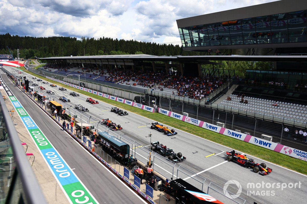 Para pembalap di starting grid jelang Formula 1 Grand Prix Stria 2021