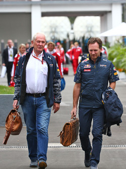 (L naar R): Dr Helmut Marko, Red Bull Motorsport Consultant met Christian Horner, Red Bull Racing Te