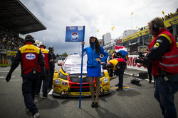 Gridgirl van Tom Coronel, Roal Motorsport, Chevrolet RML Cruze TC1