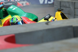 Lucas di Grassi, ABT Schaeffler Audi Sport and Sébastien Buemi, Renault e.Dams crash in the first co