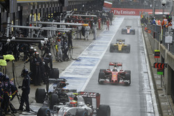 Себастьян Феттель, Ferrari SF16-H, на піт-лейн