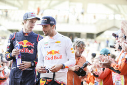 Brendon Hartley, Scuderia Toro Rosso, Daniel Ricciardo, Red Bull Racing, en el desfile de pilotos
