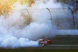 Yarış galibi Martin Truex Jr., Furniture Row Racing Toyota