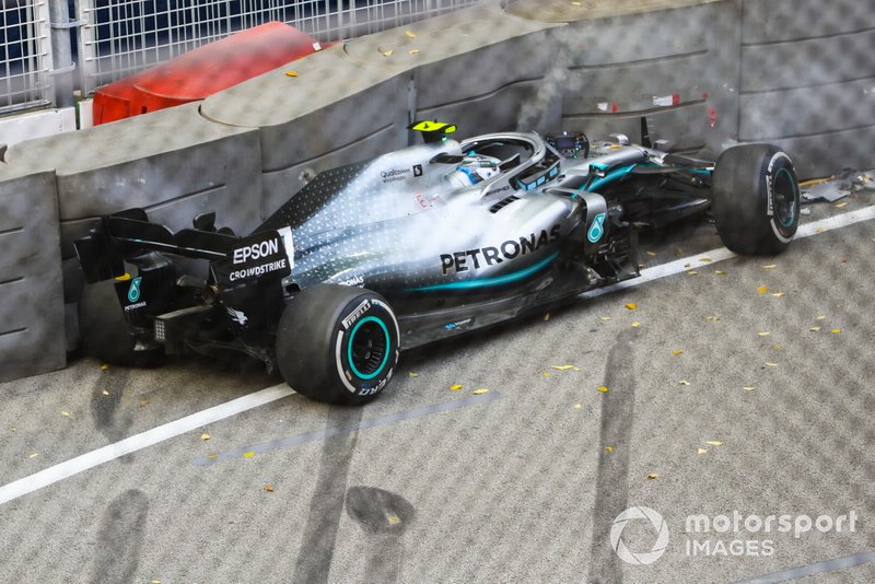 Авария: Валттери Боттас, Mercedes F1 W10