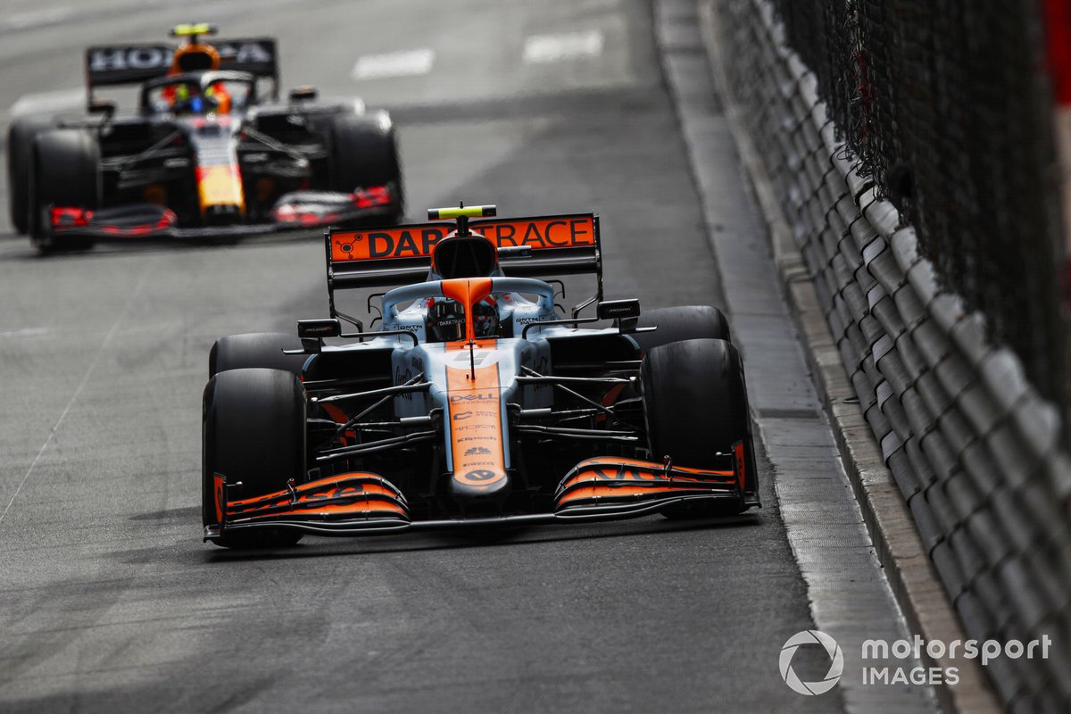 Lando Norris, McLaren MCL35M, Sergio Perez, Red Bull Racing RB16B