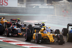 Jolyon Palmer, Renault Sport F1 Team RS16 bij de start van de race