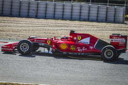 Kimi Raikkonen, Ferrari met banden van Pirelli voor 2017