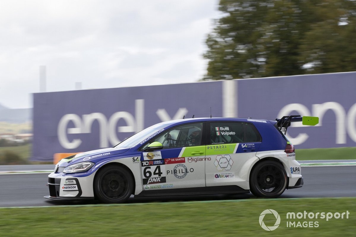 #64 Elite Motorsport, Volkswagen Golf GTI TCR DSG: Marco Butti, Gabriele Volpato